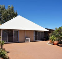 Osprey Holiday Village Unit 110 - Wake up to the birds in your 4 poster bed with a view - Events Australia