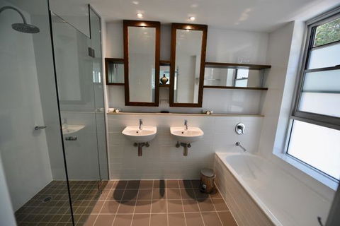 East On Byron - Accommodation Europe 18