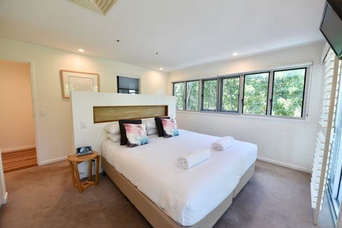 East On Byron - Accommodation Europe 10