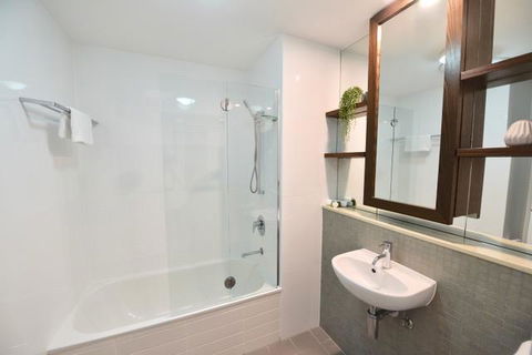 East On Byron - Accommodation Europe 32