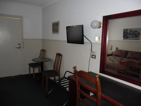 Ben Chifley Motor Inn - Accommodation Europe 41