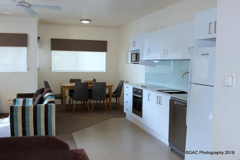 Mollymook Cove Apartments - Events Australia 15