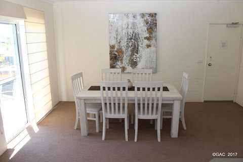 Mollymook Cove Apartments - Events Australia 13