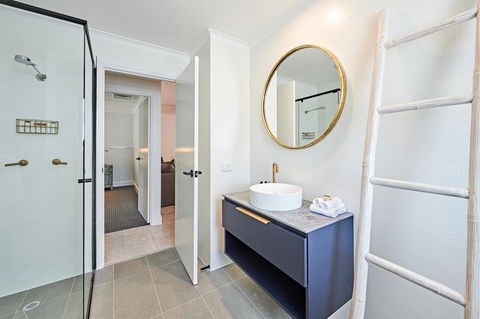 The Lord Byron - Accommodation Europe 17