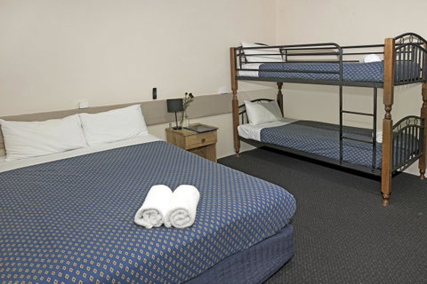 Banjo Paterson Inn - Tourism Bookings 11