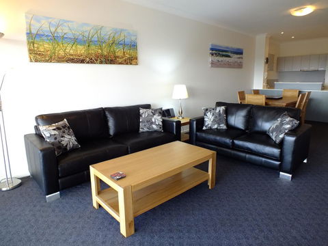 Pacific Marina Apartments - Tourism Bookings 16