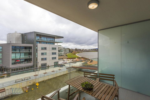 Lakefront 116 Kingston ACT - Accommodation Europe 9