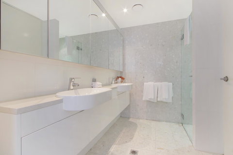 Lakefront 116 Kingston ACT - Accommodation Europe 18