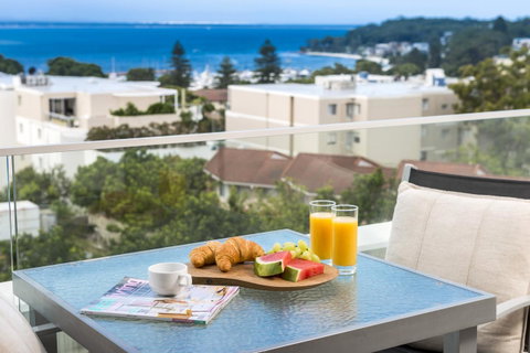 Oaks Nelson Bay Lure Suites - Tourism Bookings 6