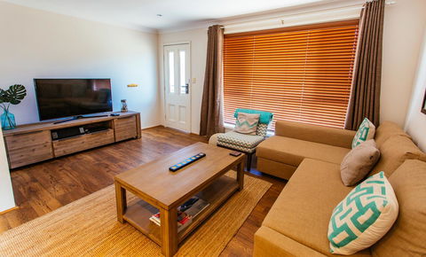 Sunbaker Pet Friendly Awards Finalist 4 Mins Walk To Culburra Beach - Events Australia 7