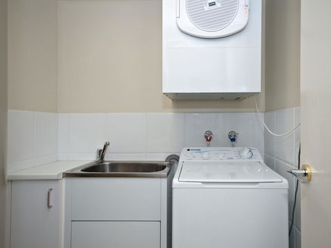 Messines Street, Breakwater Apartment, 104 - Events Australia 10