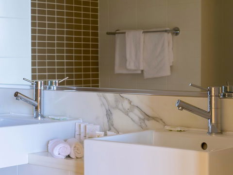 Sage Hotel Wollongong - Tourism Bookings 1