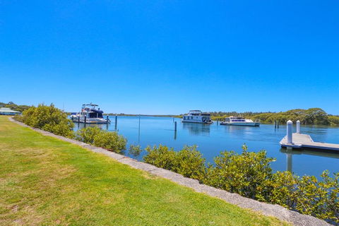 Boathouse Resort (Water Front) - Events Australia 7