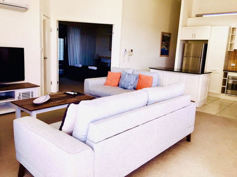 Boathouse Resort (Water Front) - Events Australia 9