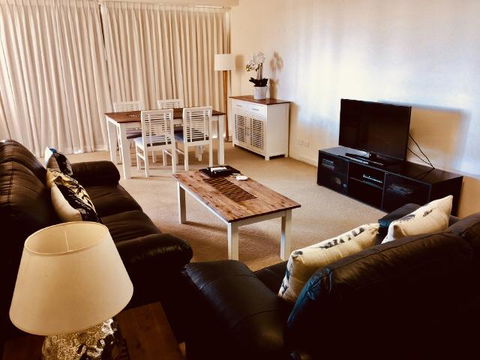 Boathouse Resort (Water Front) - Events Australia 5