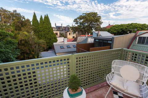 Nobbs Â· Executive 2 Storey Sydney Apartment With Pool - Tourism Bookings 16