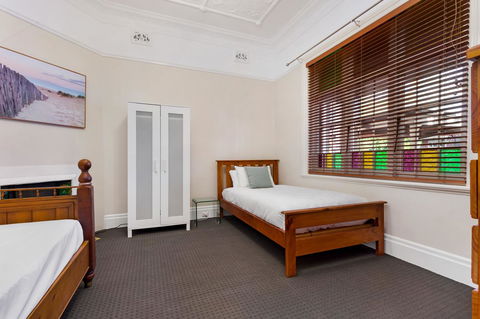 Drummoyne 3 Bedroom Home (62ALE) - Tourism Bookings 6