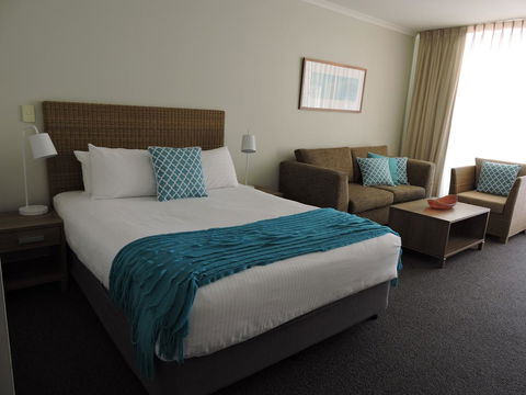 BASE Holidays - Ettalong Beach Premium Apartments - Events Australia 11
