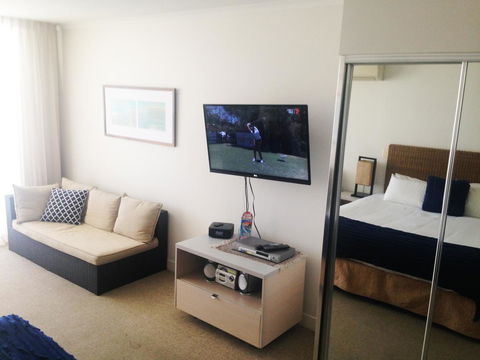 BASE Holidays - Ettalong Beach Premium Apartments - Events Australia 32