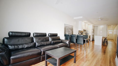Cozy 5 Bed House In Sydney - Tourism Bookings 6