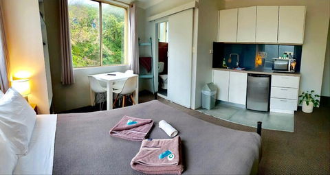 Manly Beachside Apartments - Tourism Bookings 9