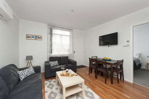 125 Milton - Tourism Bookings 4