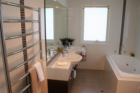 Encore Apartments - Accommodation Europe 11