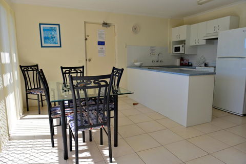 Beach House Holiday Apartments - Tourism Bookings 11