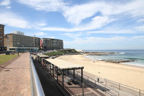 Arena Luxury Beachfront Apartment - Tourism Bookings 32