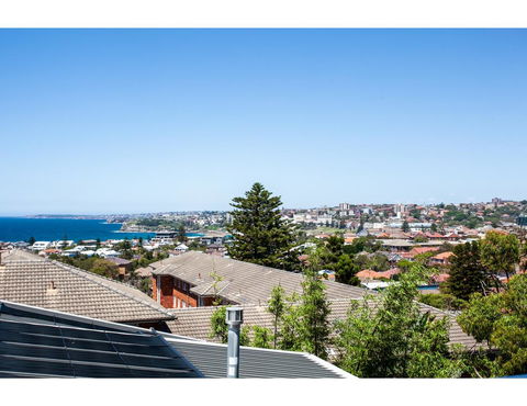 Ocean Views And Sea Breezes Over Bondi Beach - Tourism Bookings 8