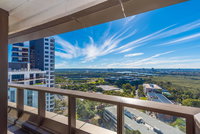 Olympic park Sunshine 2 bedrooms Apts with Private parking