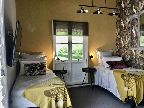Chanticleer Gardens Barn Cottage With A Pool - Tourism Bookings 6