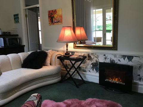 Chanticleer Gardens Barn Cottage With A Pool - Tourism Bookings 42