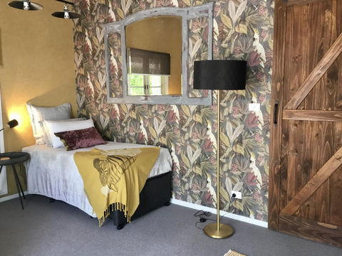 Chanticleer Gardens Barn Cottage With A Pool - Tourism Bookings 2
