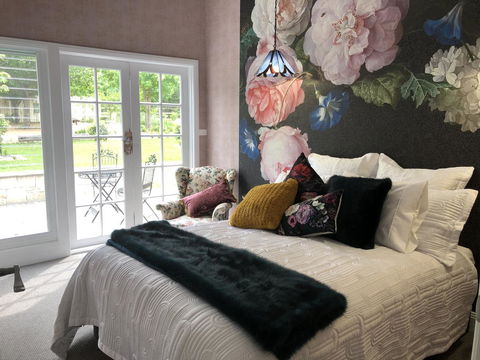 Chanticleer Gardens Barn Cottage With A Pool - Tourism Bookings 0