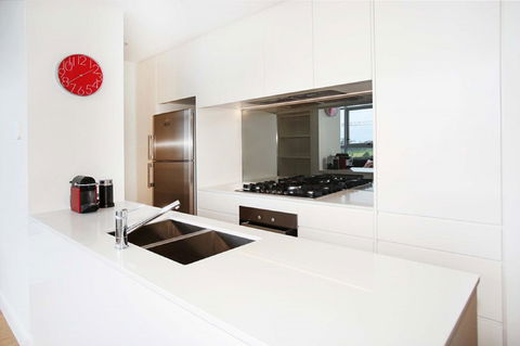 Gadigal Groove - Modern And Bright 3BR Executive Apartment In Zetland With Views - Tourism Bookings 3
