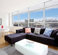 Gadigal Groove - Modern and Bright 3BR Executive Apartment in Zetland with Views - Events Australia
