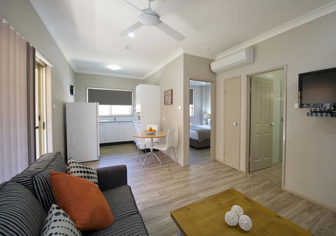 Marty's @ Little Beach - Events Australia 17