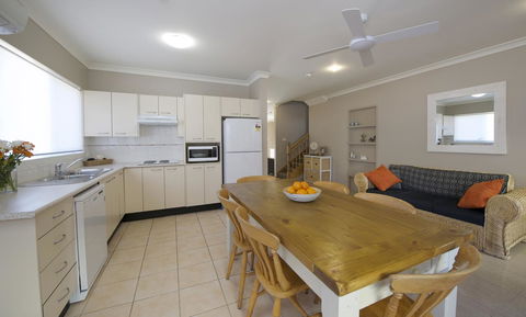 Marty's @ Little Beach - Events Australia 10