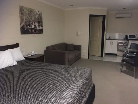Balranald Club Motel - Tourism Bookings 4