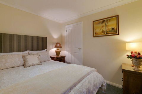 Mountainside B & B - Tourism Bookings 24