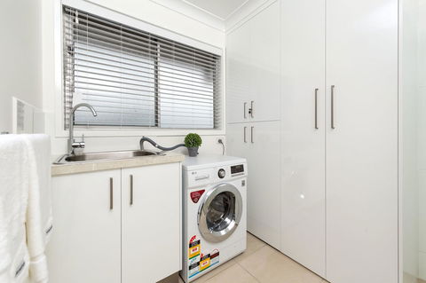 Sleeping In Style - Central & Sophisticated - Tourism Bookings 2