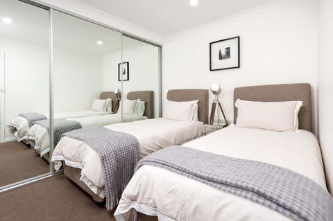 Sleeping In Style - Central & Sophisticated - Tourism Bookings 7
