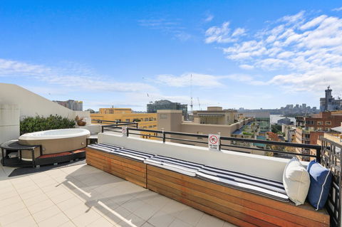 Darling Harbour Penthouse Views+Jacuzzi - Tourism Bookings 9