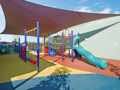 Nomikis\'On The Avenue - Events Australia 7