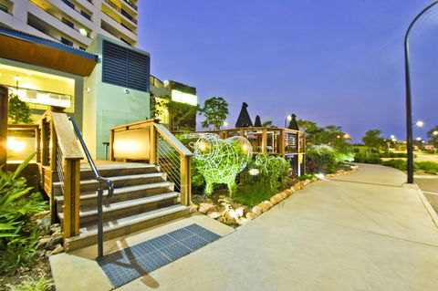 Nomikis\'On The Avenue - Events Australia 2