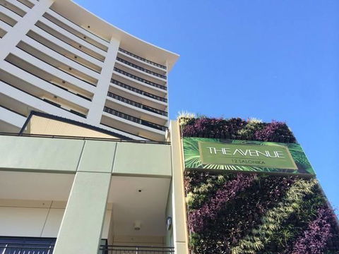 Nomikis\'On The Avenue - Events Australia 9