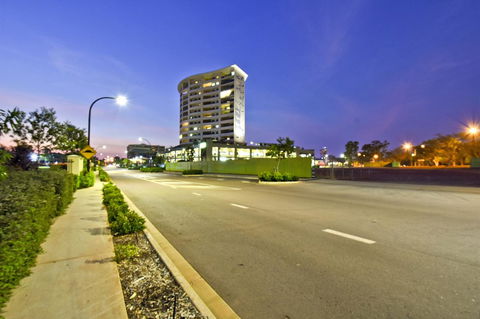 Nomikis\'On The Avenue - Events Australia 10