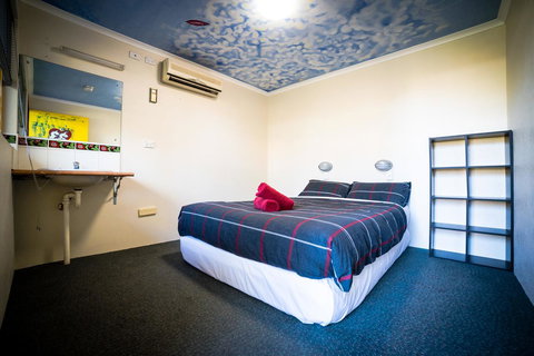 Jump Inn Alice Budget Accommodation - Events Australia 9