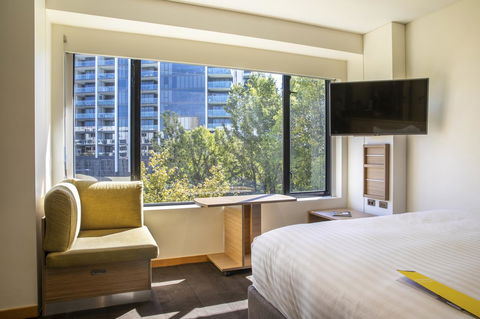 Crowne Plaza Canberra, An IHG Hotel - Tourism Bookings 14